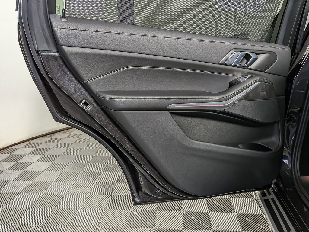 Used 2022 BMW X7 xDrive40i w/ Executive Package image 47