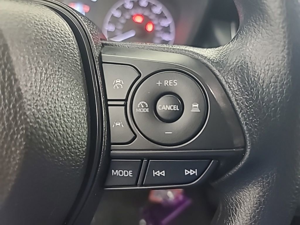 Used 2025 Toyota Corolla LE image 31