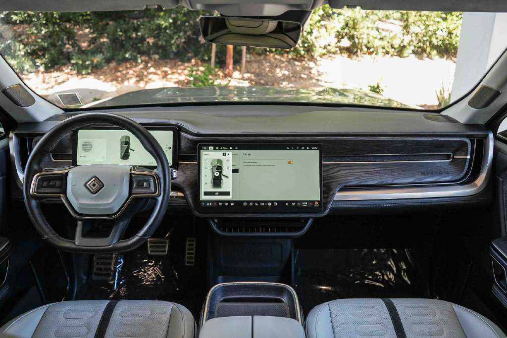 Used 2024 Rivian R1S Launch Edition Quad AWD/4WD image 13