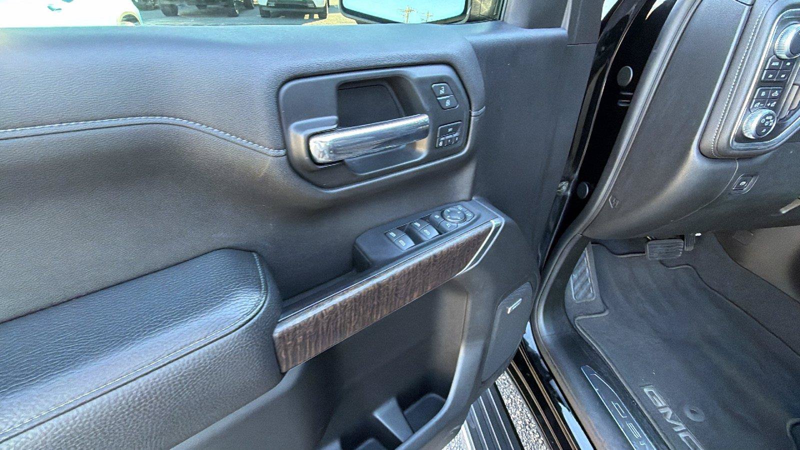Used 2019 GMC Sierra 1500 Denali w/ Denali Ultimate Package AWD/4WD image 16