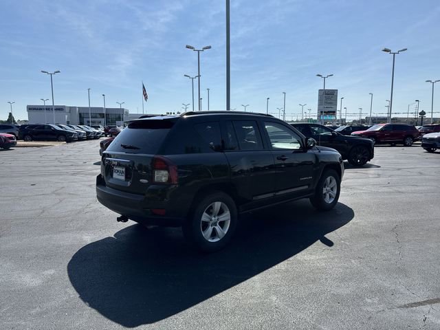 Used 2016 Jeep Compass Latitude AWD/4WD image 5