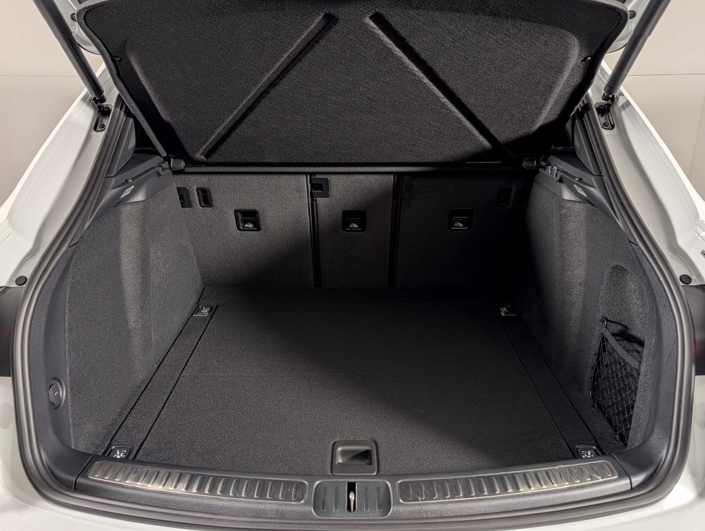 New 2026 Porsche Macan AWD/4WD image 17
