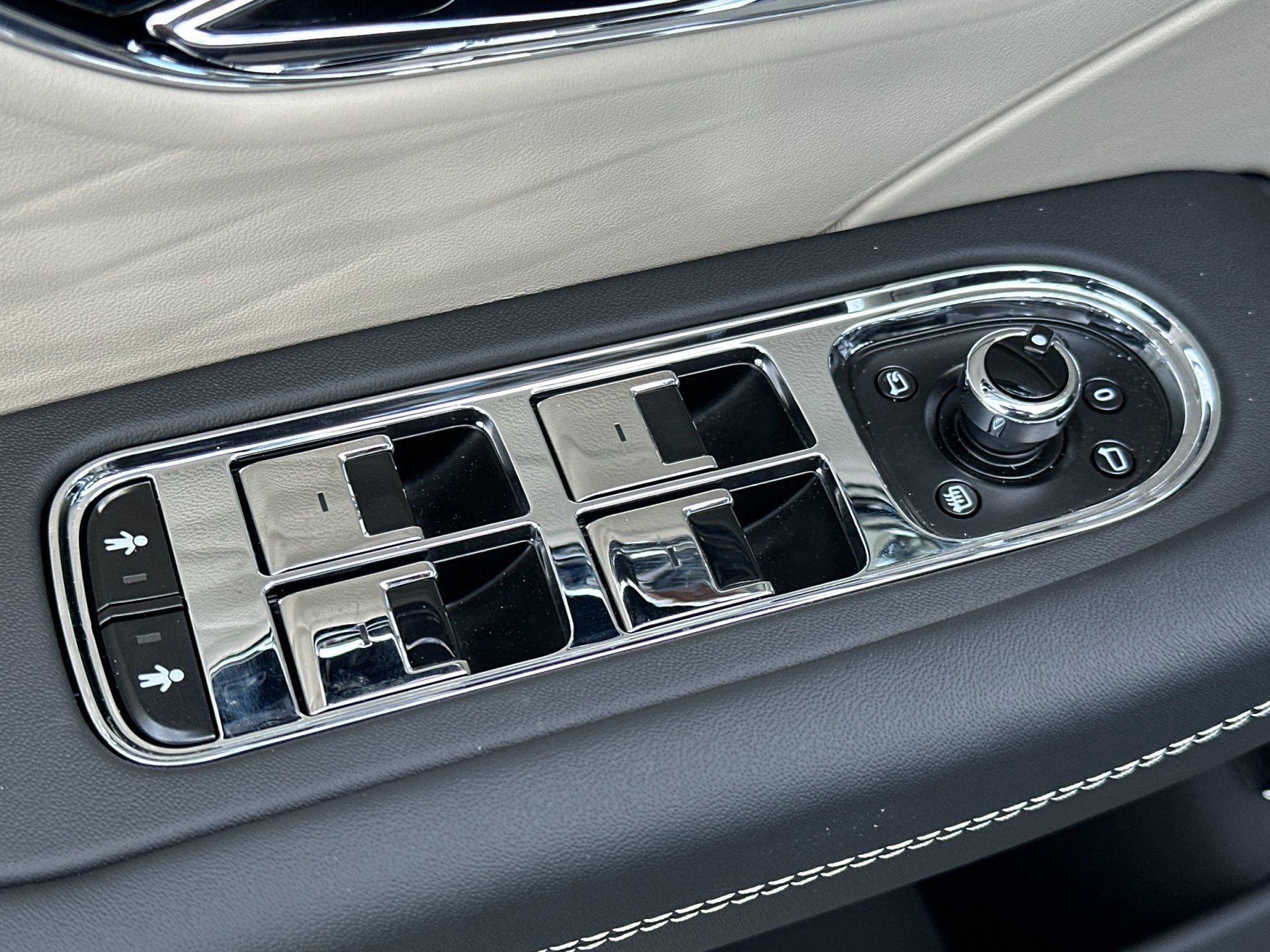 New 2026 Bentley Flying Spur Plug-In Hybrid AWD/4WD image 15