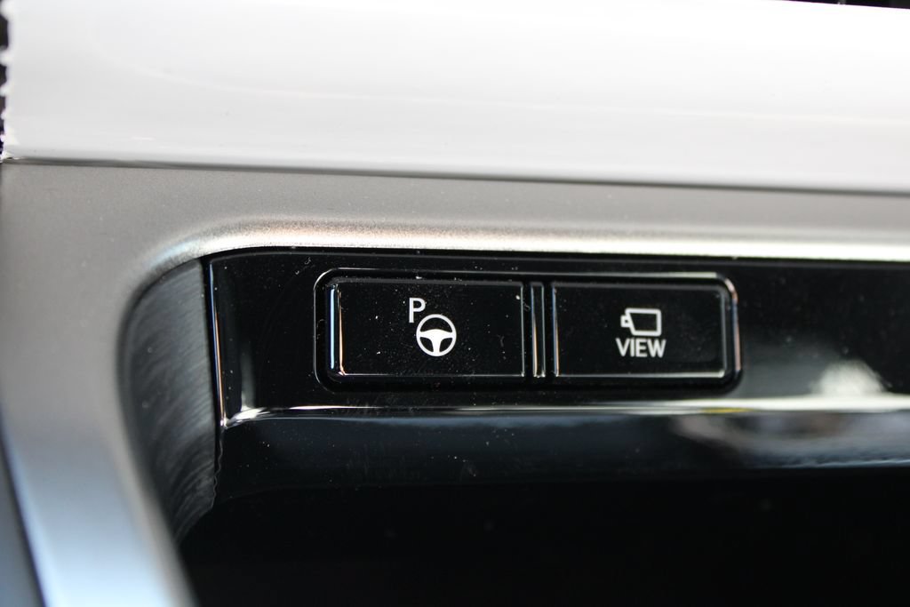 Used 2026 Lexus TX 500h AWD w/ Technology Package image 18