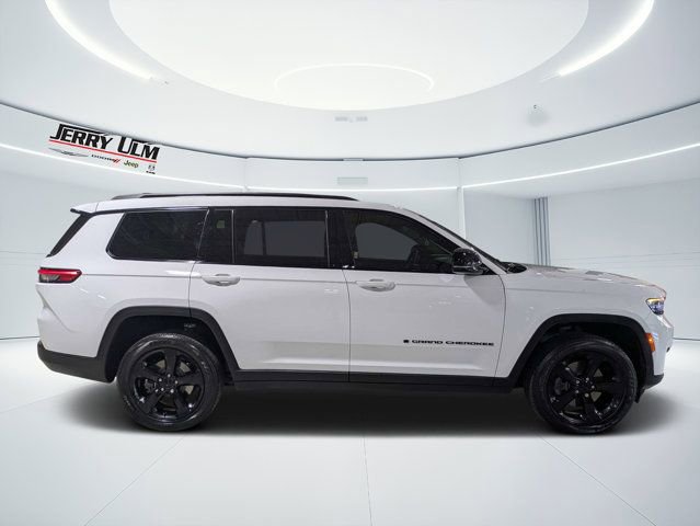 Used 2023 Jeep Grand Cherokee L Laredo RWD image 2