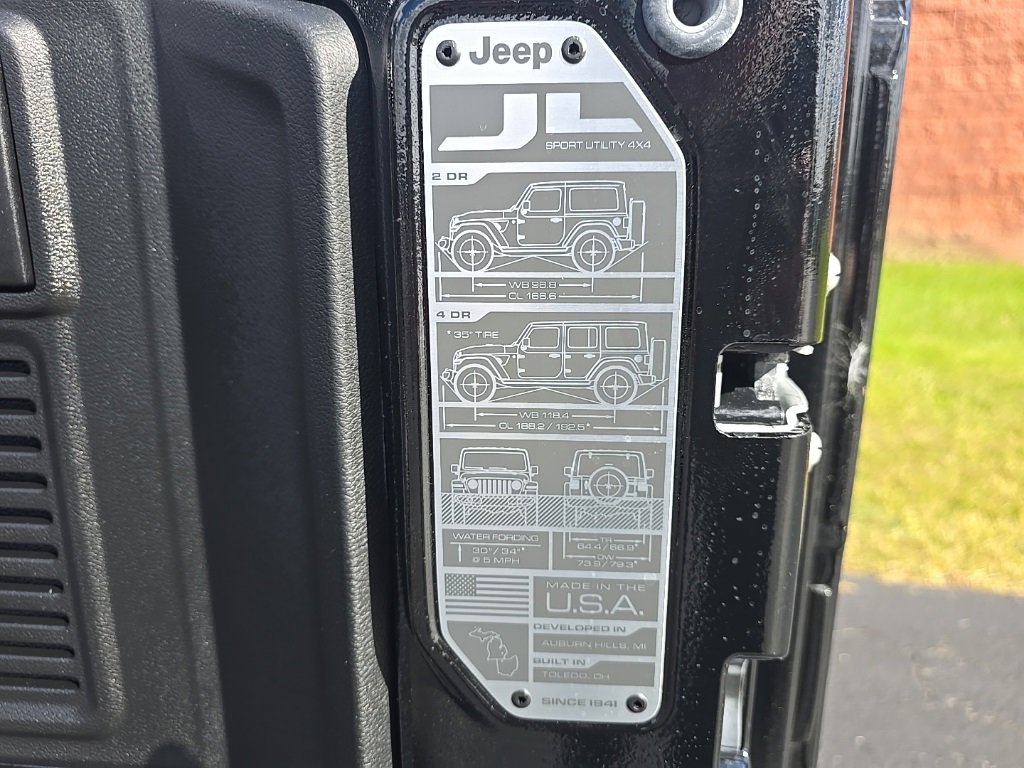 Used 2025 Jeep Wrangler Sport image 15