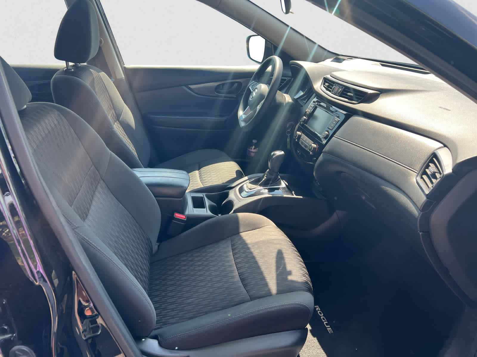 Used 2020 Nissan Rogue S FWD image 15