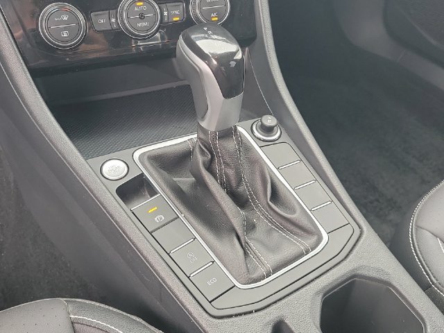 Used 2024 Volkswagen Jetta SE w/ Panoramic Sunroof Package FWD image 35
