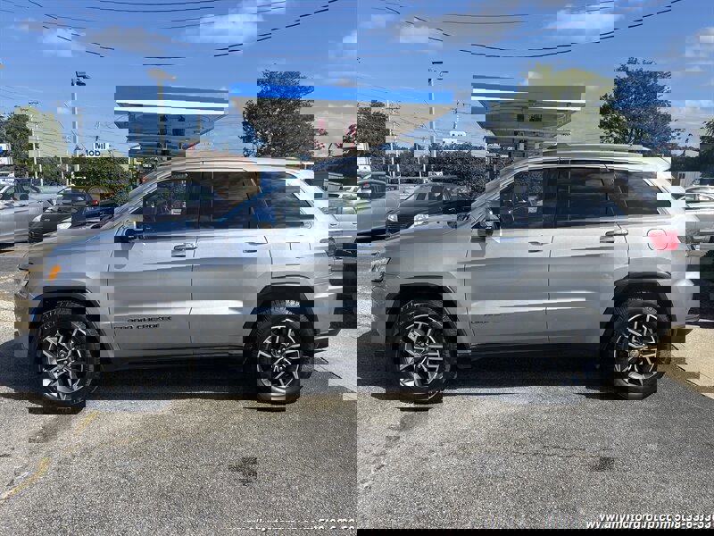 Used 2017 Jeep Grand Cherokee Limited w/ Trailer Tow Group IV image 3