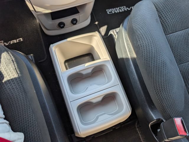 Used 2016 Dodge Grand Caravan SE FWD image 21