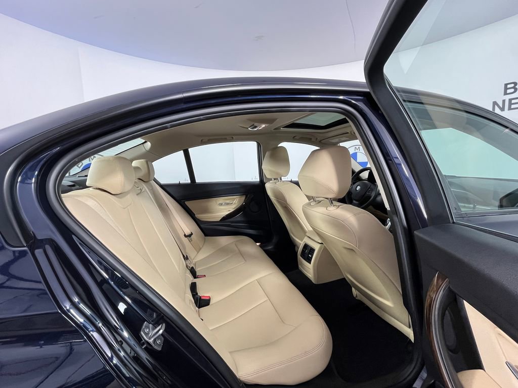 Used 2017 BMW 320i xDrive 320i xDrive image 19