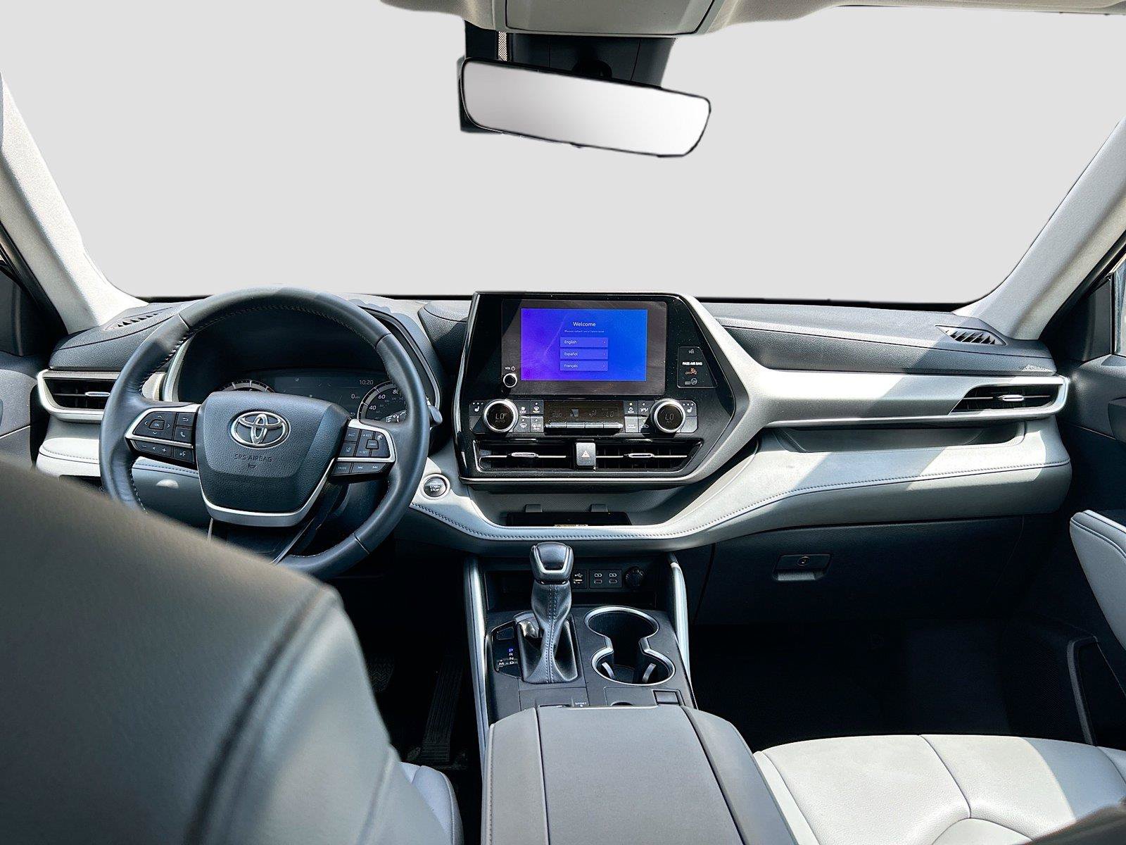 Used 2024 Toyota Highlander XLE FWD image 17