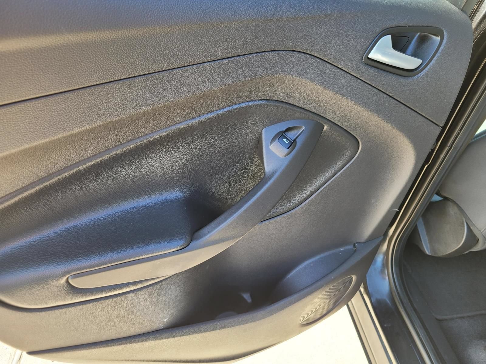 Used 2015 Ford Escape SE FWD image 15