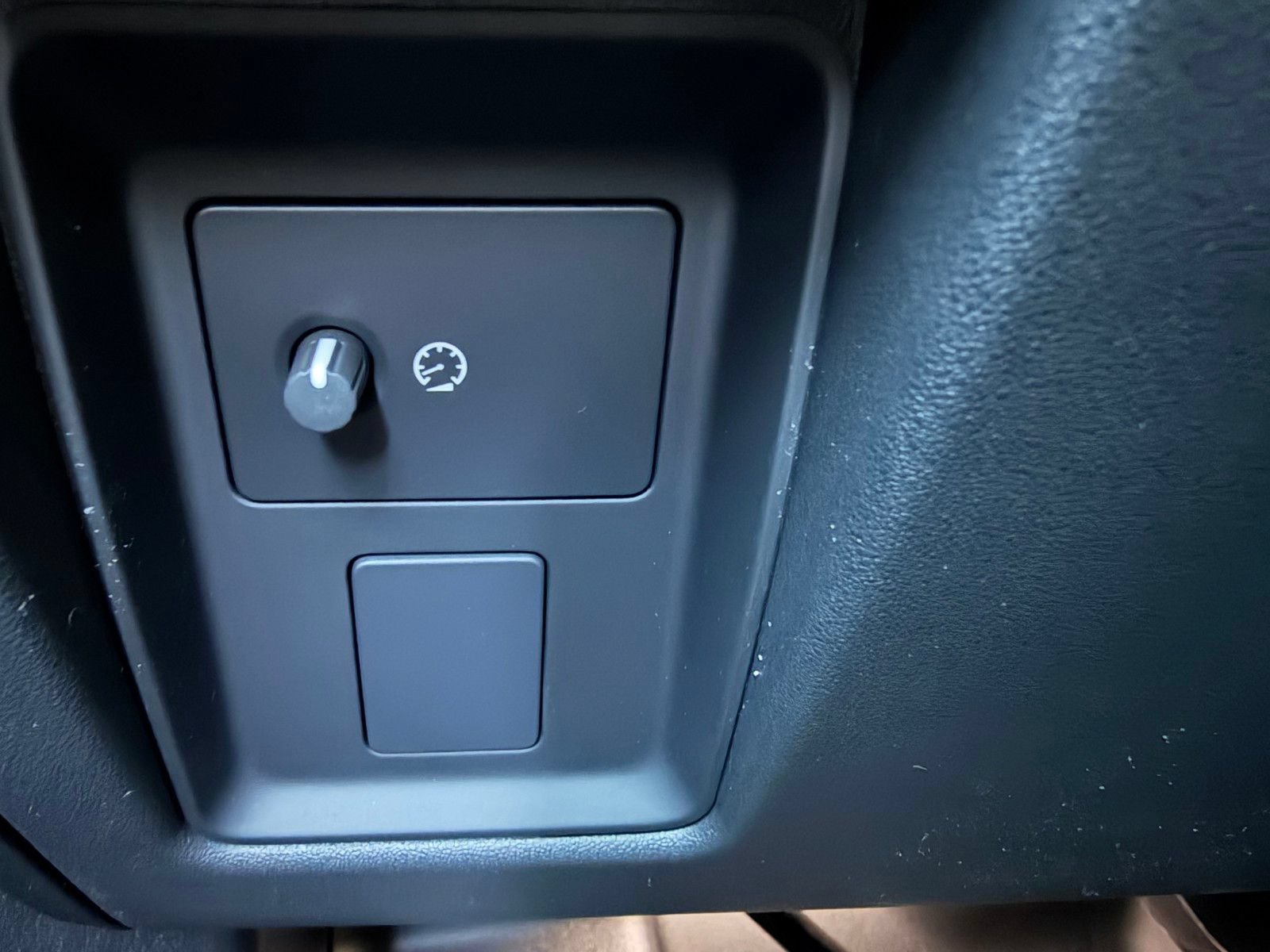 New 2026 Land Rover Defender 130 X AWD/4WD image 23