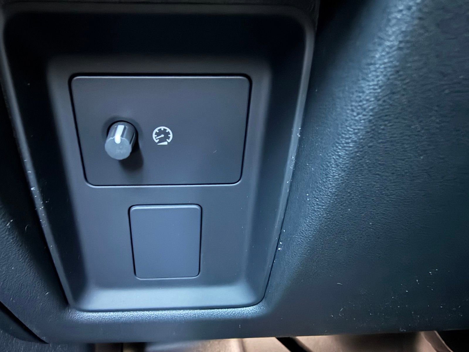 New 2026 Land Rover Defender 130 X AWD/4WD image 23