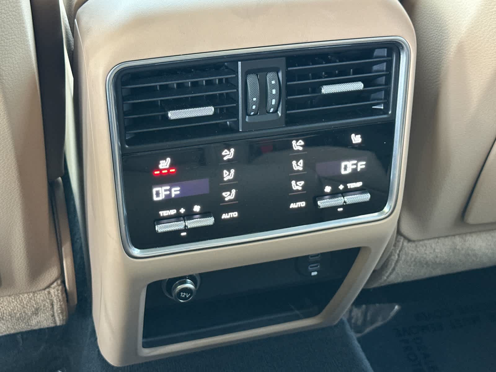 Certified 2023 Porsche Cayenne Platinum Edition AWD/4WD image 14