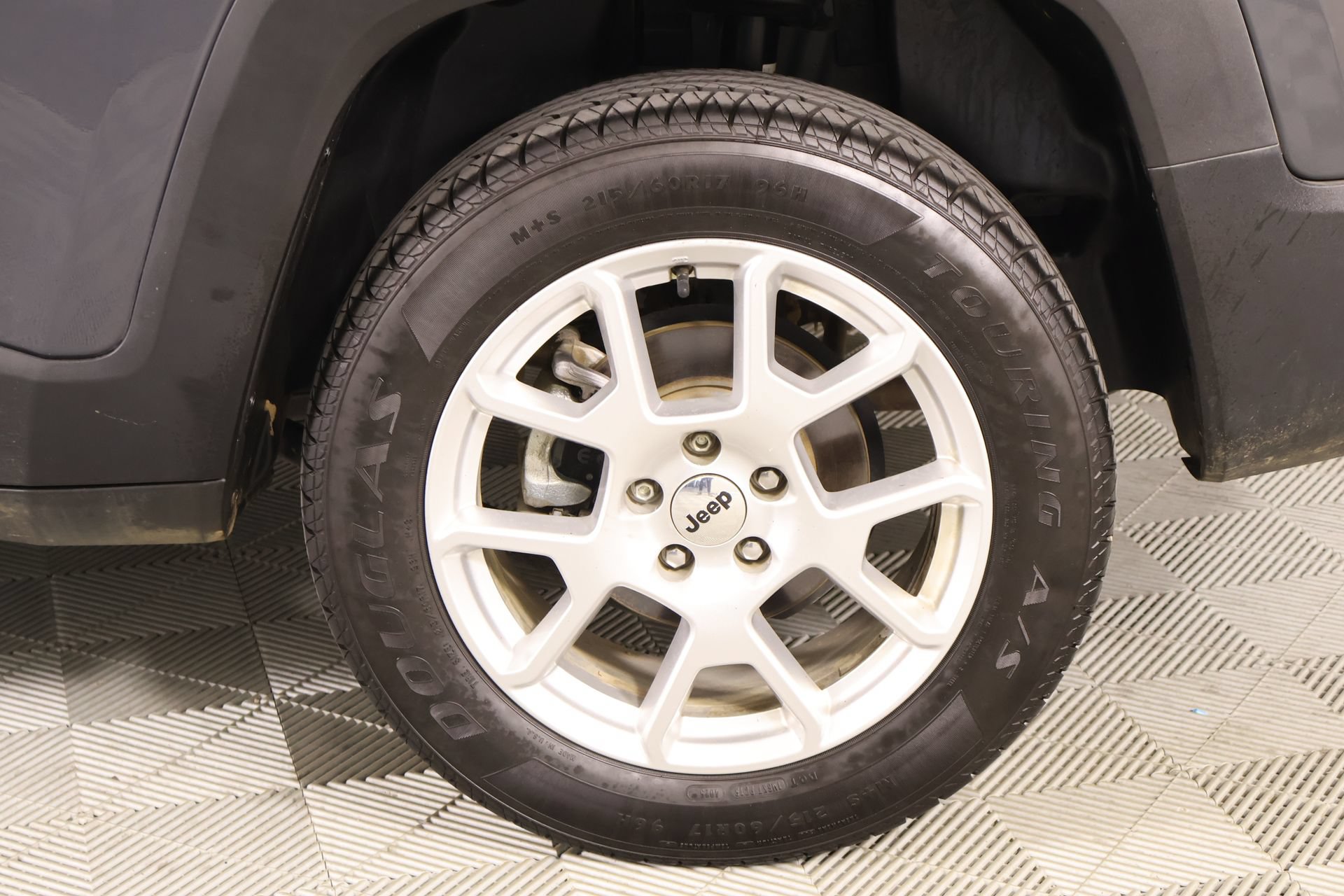 Used 2023 Jeep Renegade Latitude AWD/4WD image 19