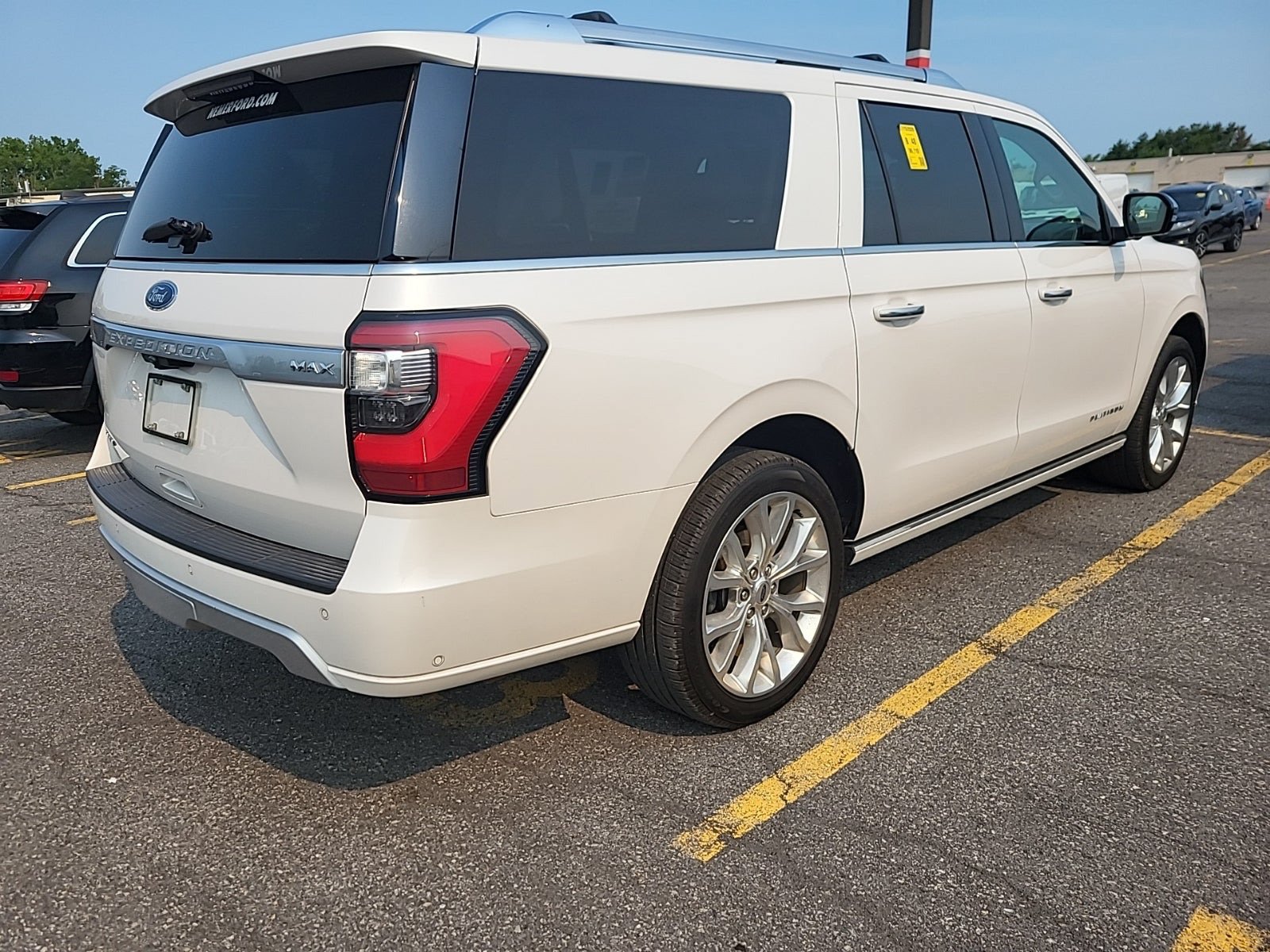 Used 2019 Ford Expedition Max Platinum RWD image 3