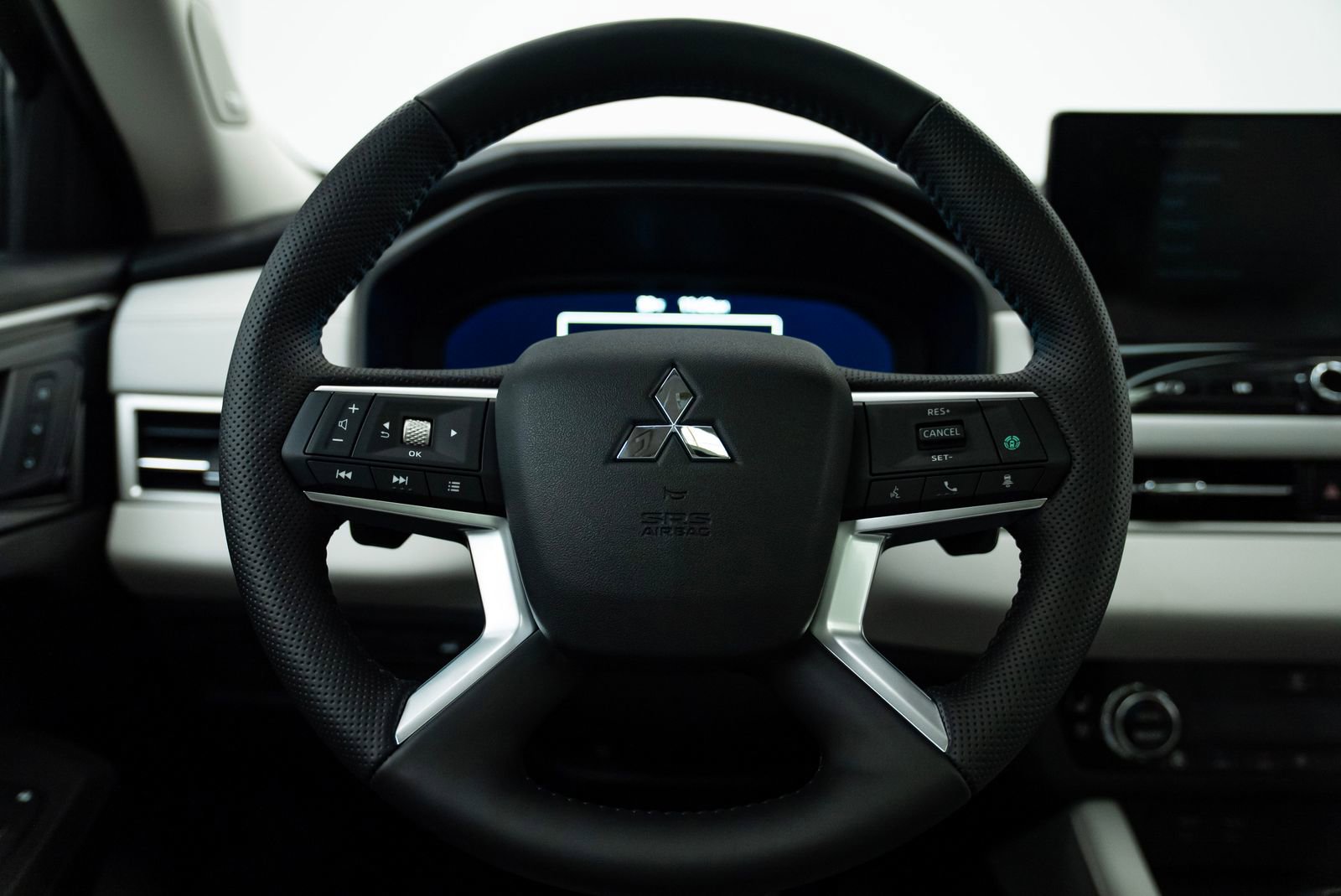 New 2025 Mitsubishi Outlander SEL image 14