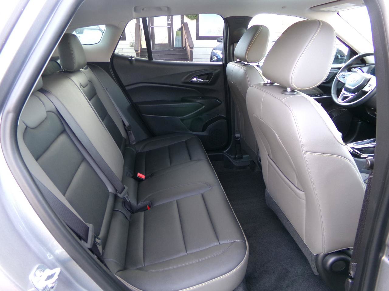 Used 2025 Chevrolet Trax ACTIV w/ Sunroof Package FWD image 34