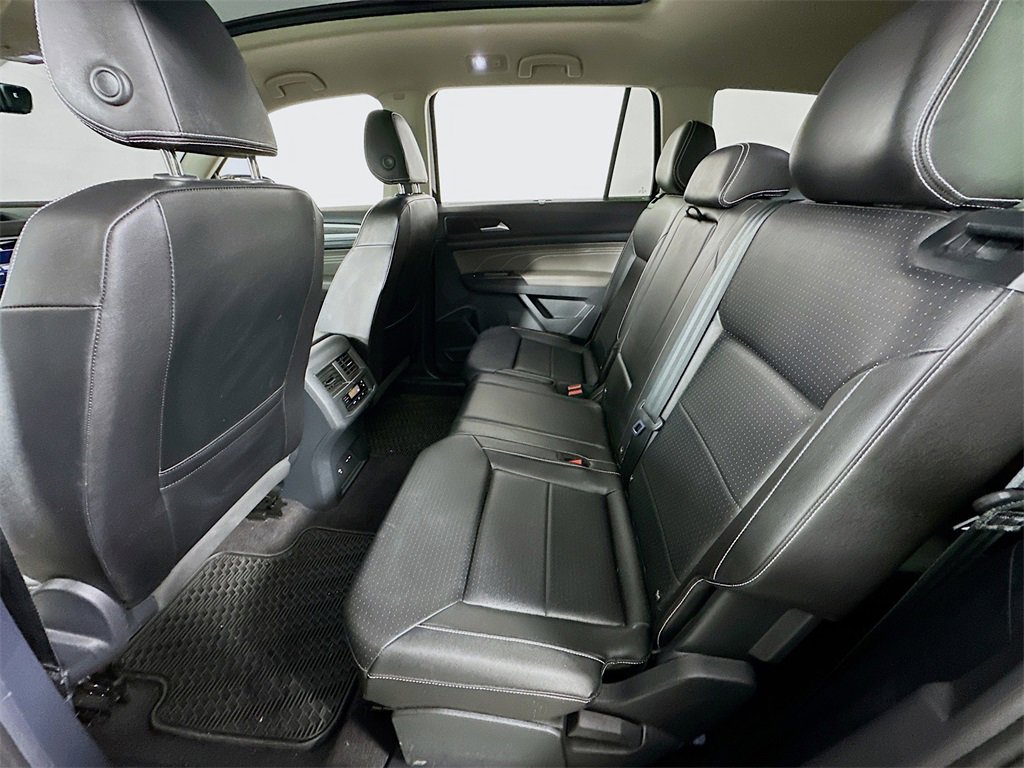 Used 2023 Volkswagen Atlas SE w/ Panoramic Sunroof Package image 4
