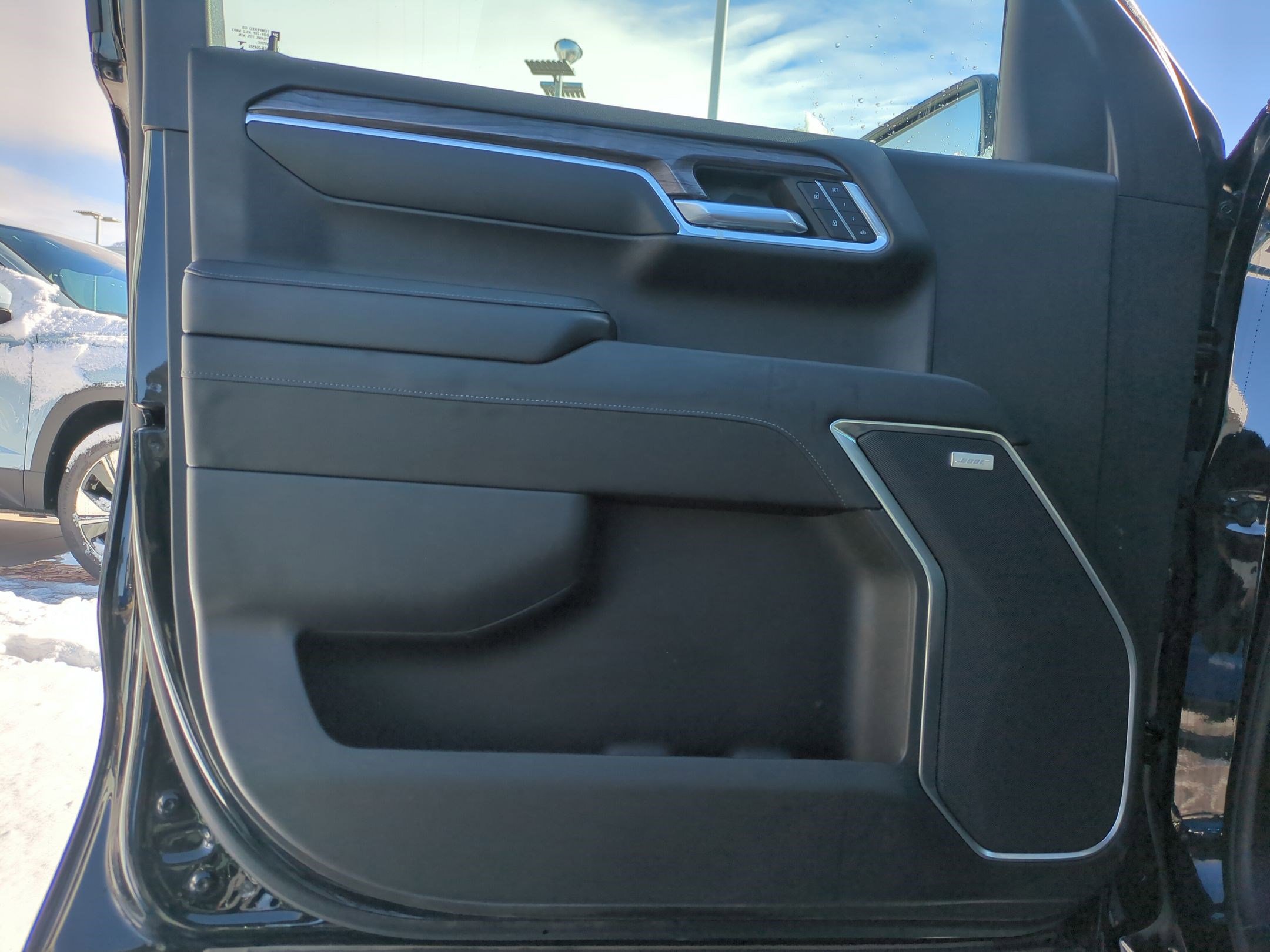 Used 2022 Chevrolet Silverado 1500 LTZ w/ LTZ Premium Package image 16