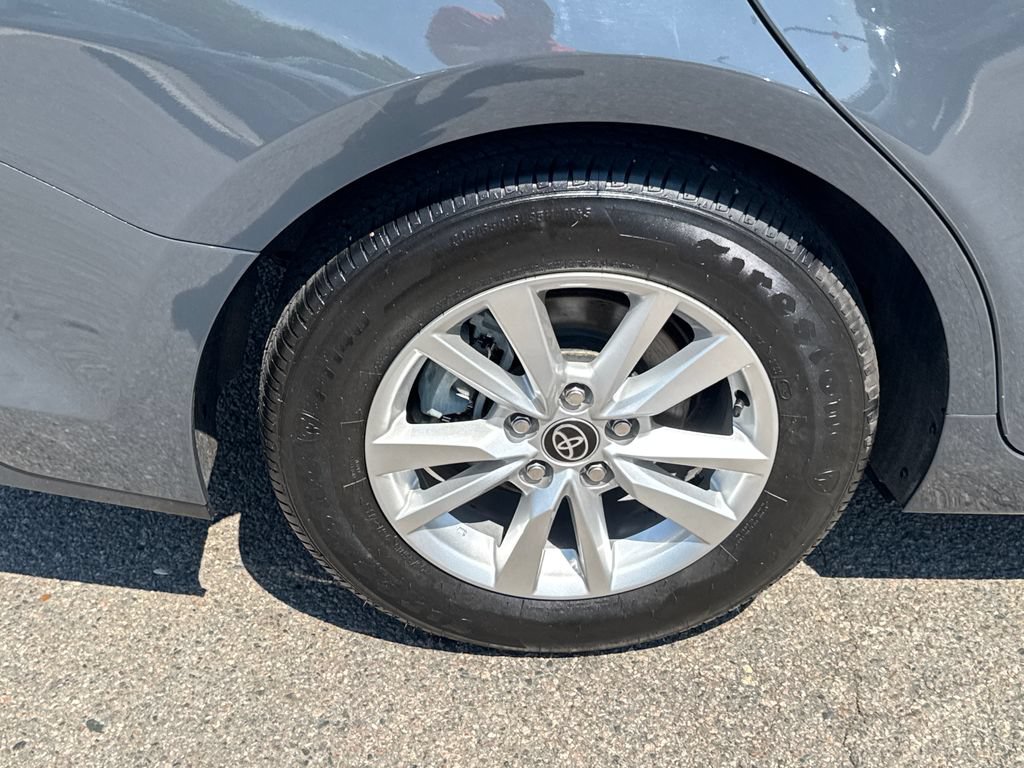 Used 2025 Toyota Camry LE AWD/4WD image 42