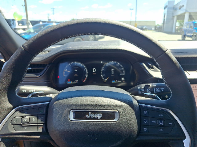 New 2026 Jeep Grand Cherokee Limited w/ Limited Altitude Package AWD/4WD image 16