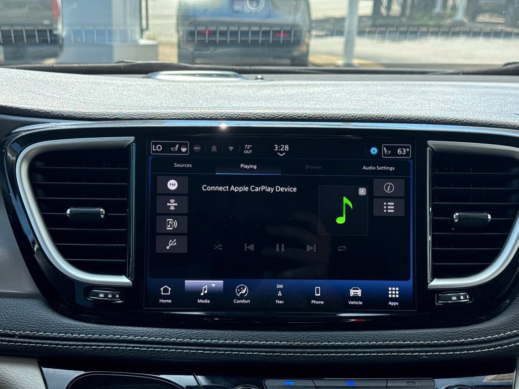 Used 2024 Chrysler Pacifica Limited FWD image 21