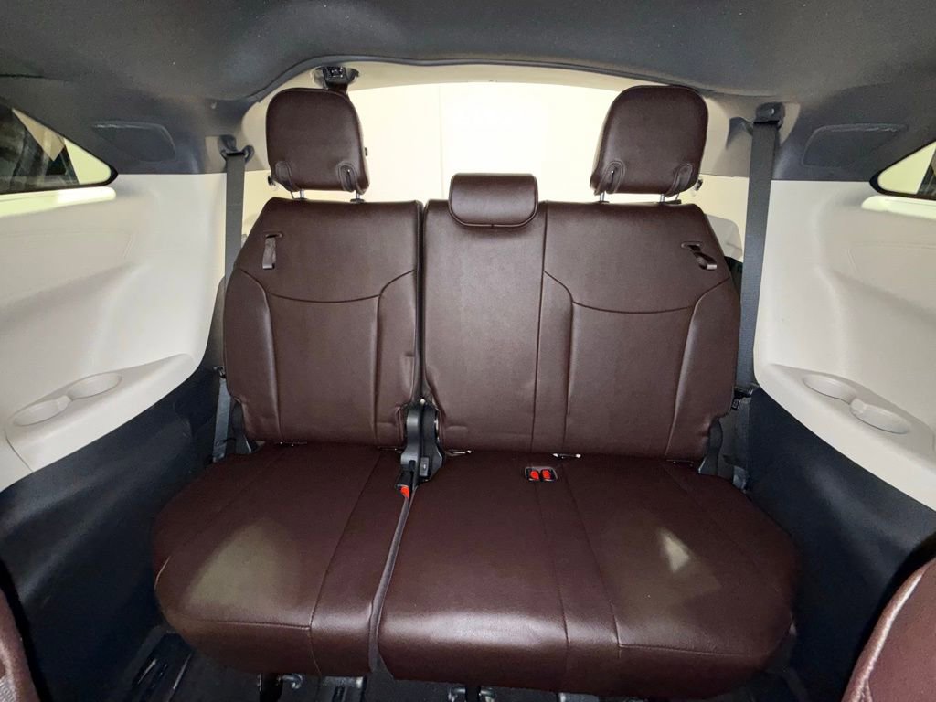 Certified 2023 Toyota Sienna Platinum image 24