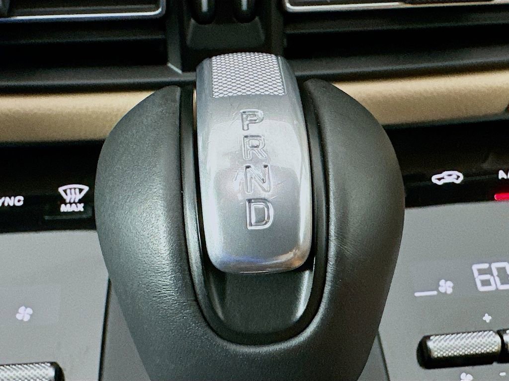 Used 2025 Porsche Macan image 19