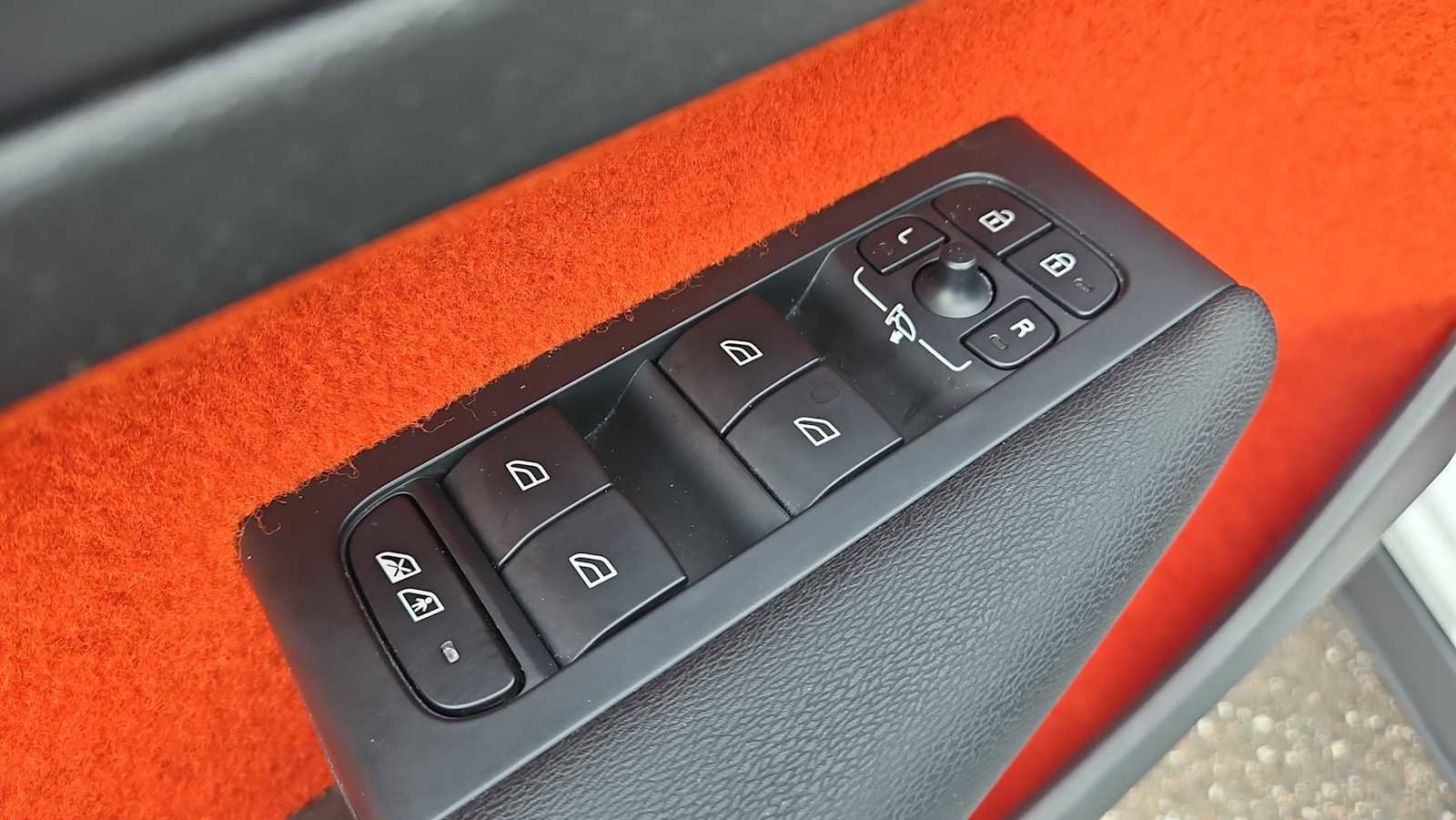 Used 2020 Volvo XC40 T5 R-Design AWD/4WD image 15
