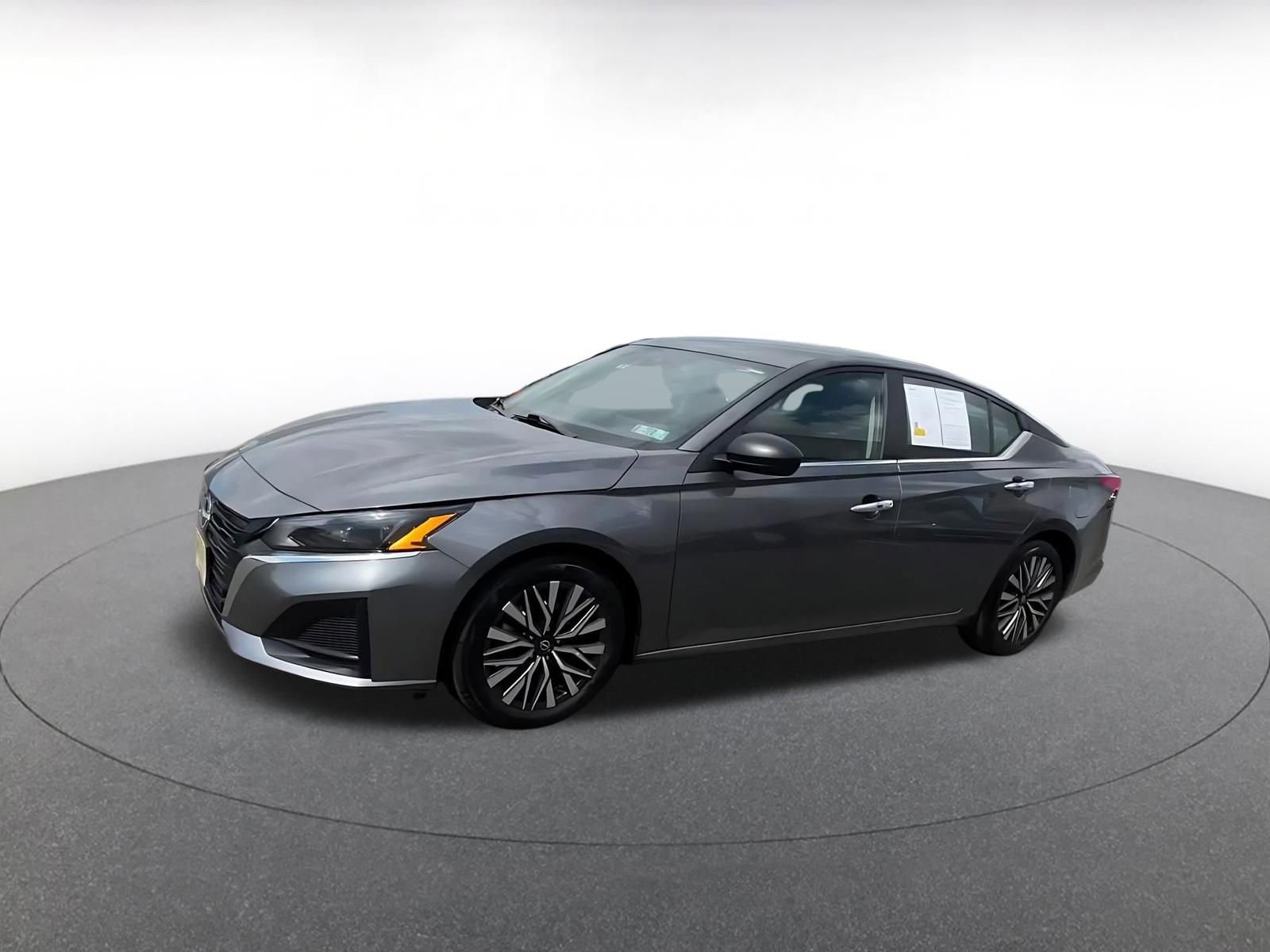 Used 2025 Nissan Altima 2.5 SV FWD image 7