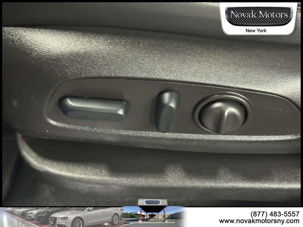 Used 2023 GMC Acadia SLT w/ Preferred Package AWD/4WD image 16
