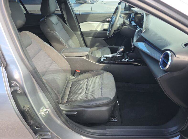 Used 2024 Chevrolet Trax LT FWD image 9