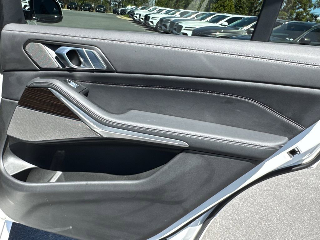 Used 2023 BMW X7 xDrive40i w/ Dynamic Handling Package image 16