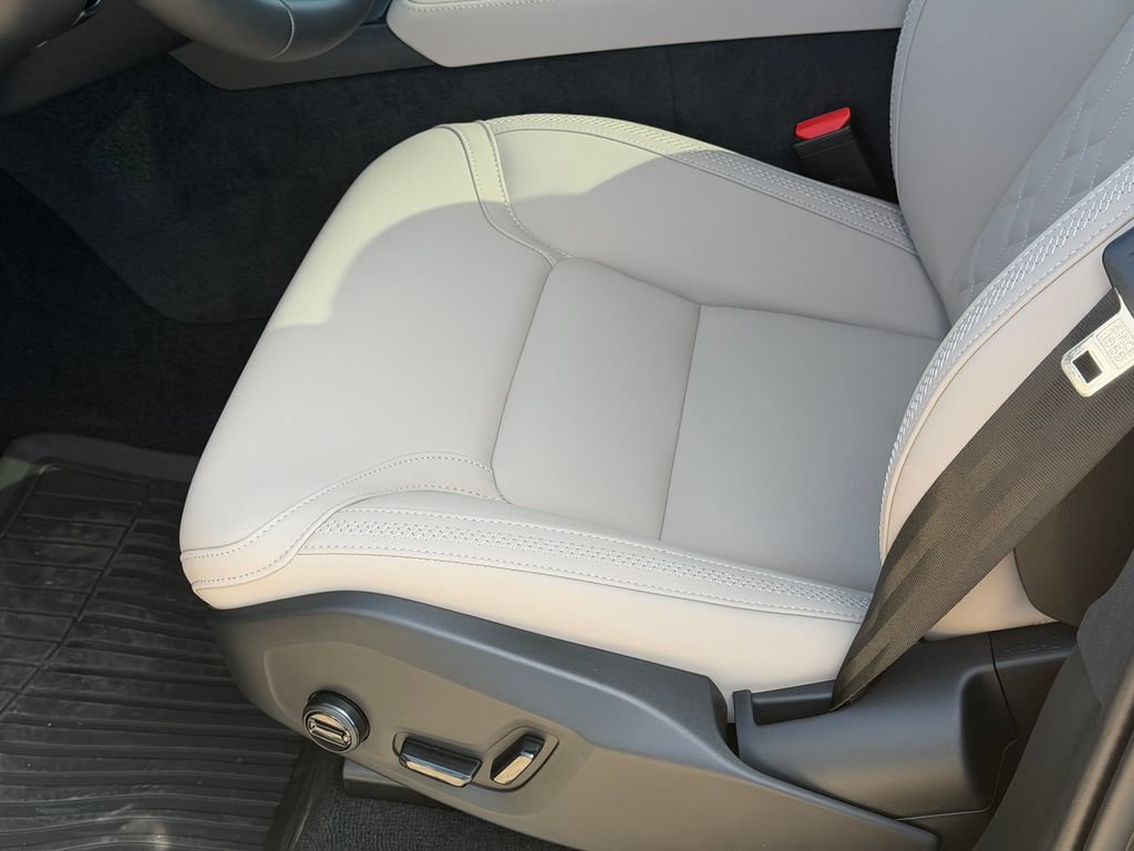 New 2027 Volvo XC90 B6 Plus AWD/4WD image 16