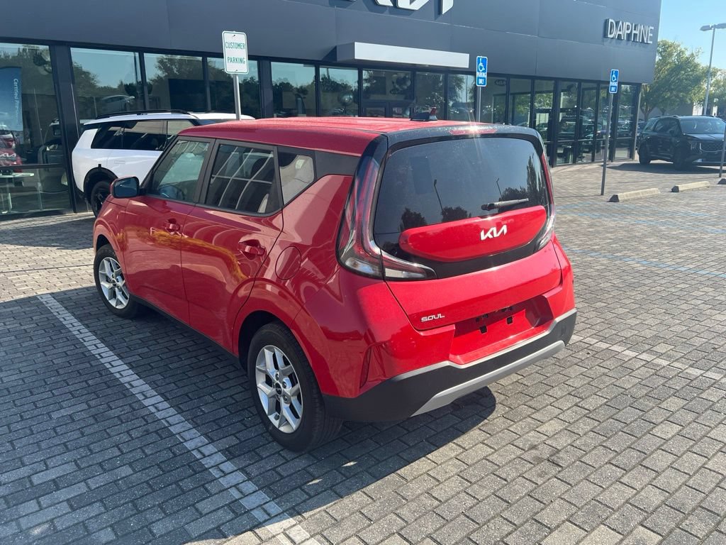Used 2024 Kia Soul LX w/ Option Group 015 FWD image 5