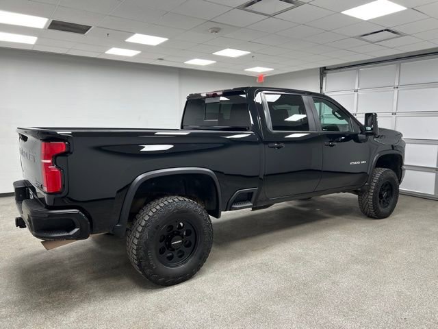 Used 2024 Chevrolet Silverado 2500 ZR2 w/ Technology Package image 11
