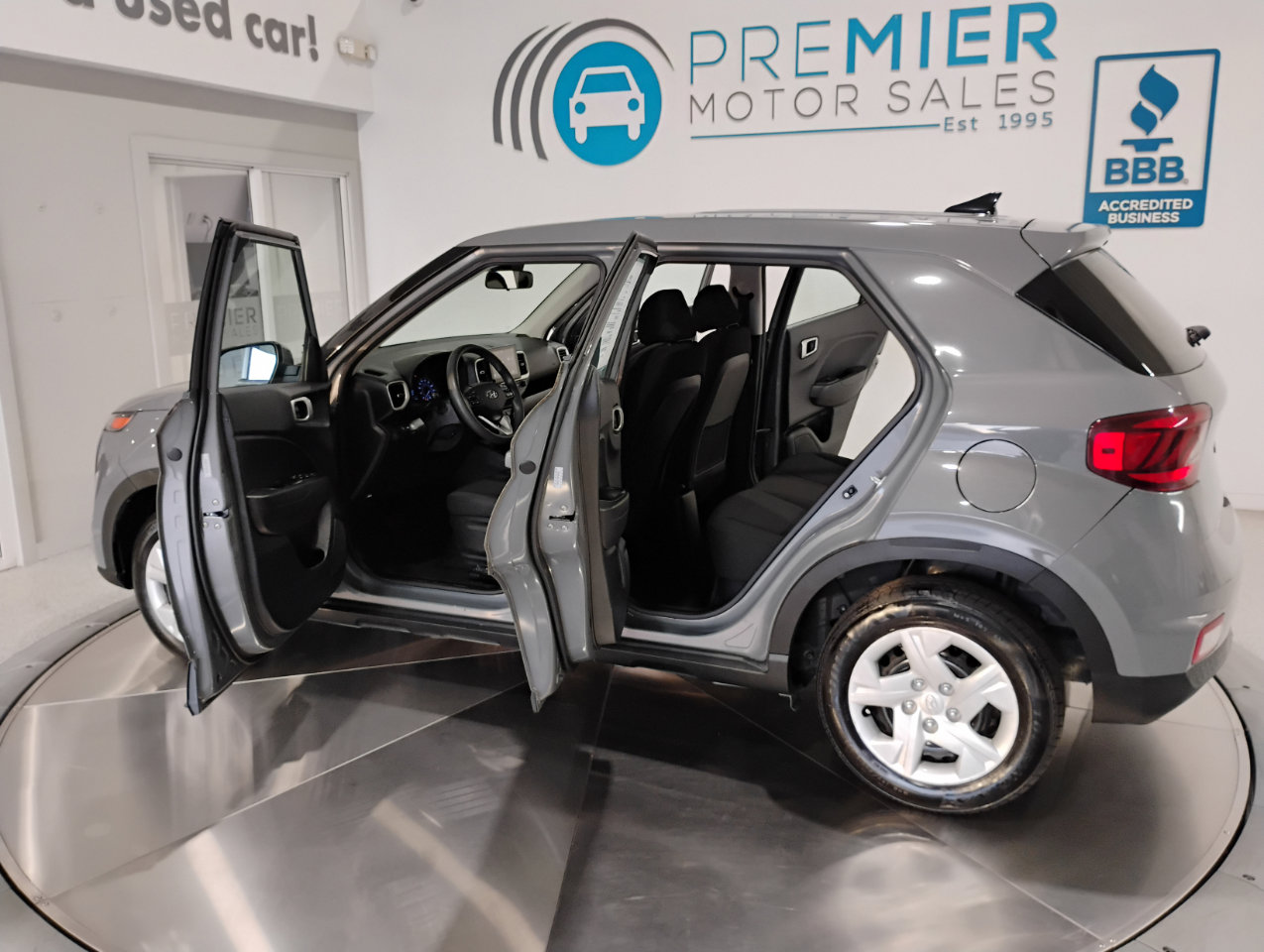 Used 2020 Hyundai Venue SE image 4