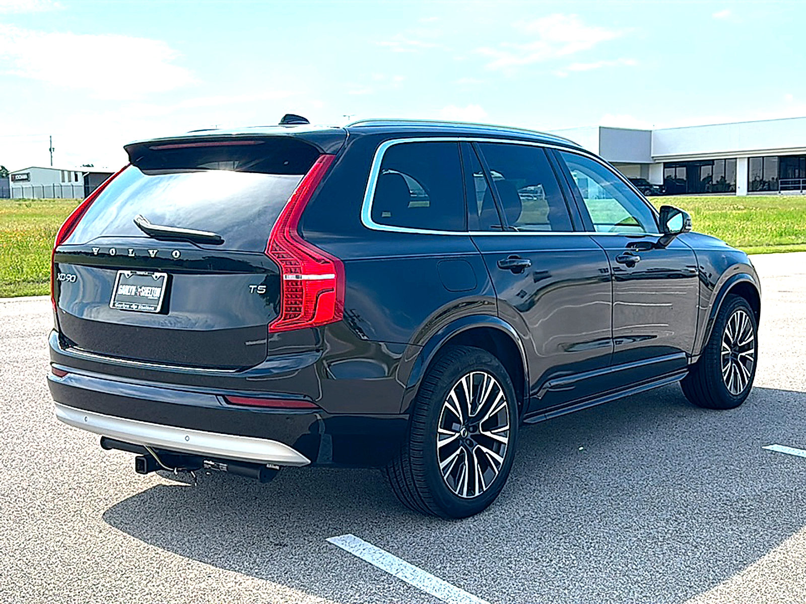 Used 2022 Volvo XC90 T5 Momentum w/ Protection Package Premier FWD image 8