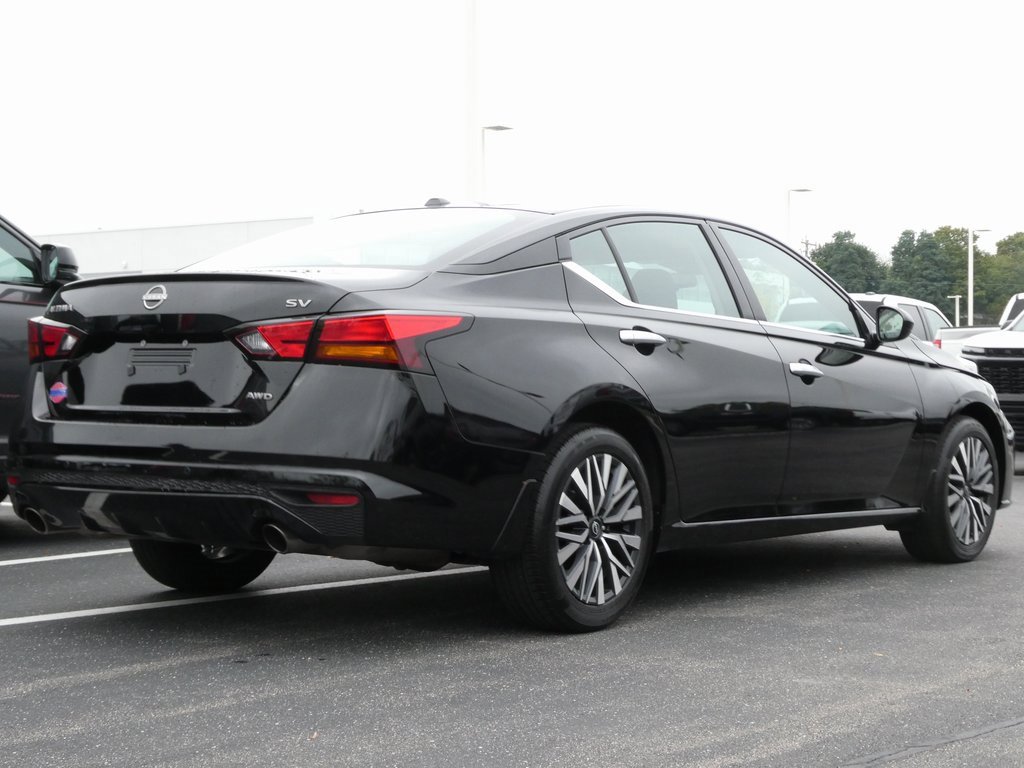 Used 2024 Nissan Altima 2.5 SV w/ SV Premium Package image 3