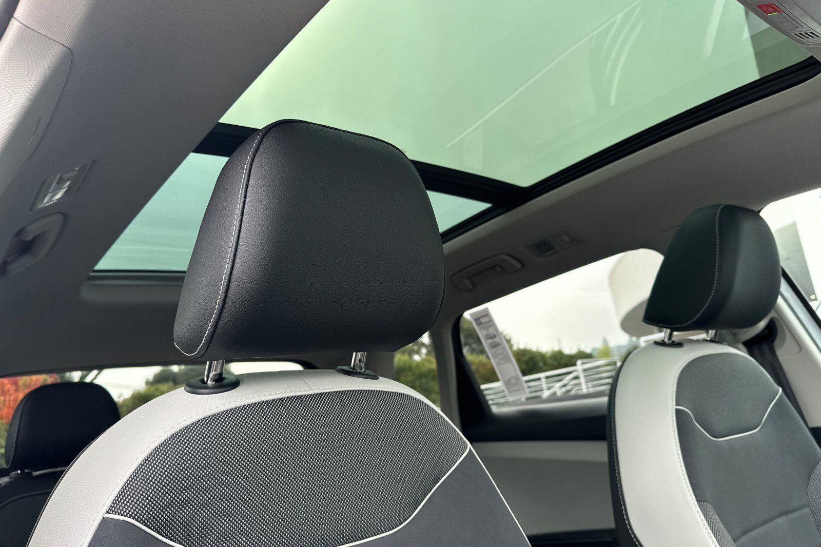 New 2026 Volkswagen Taos SE image 16