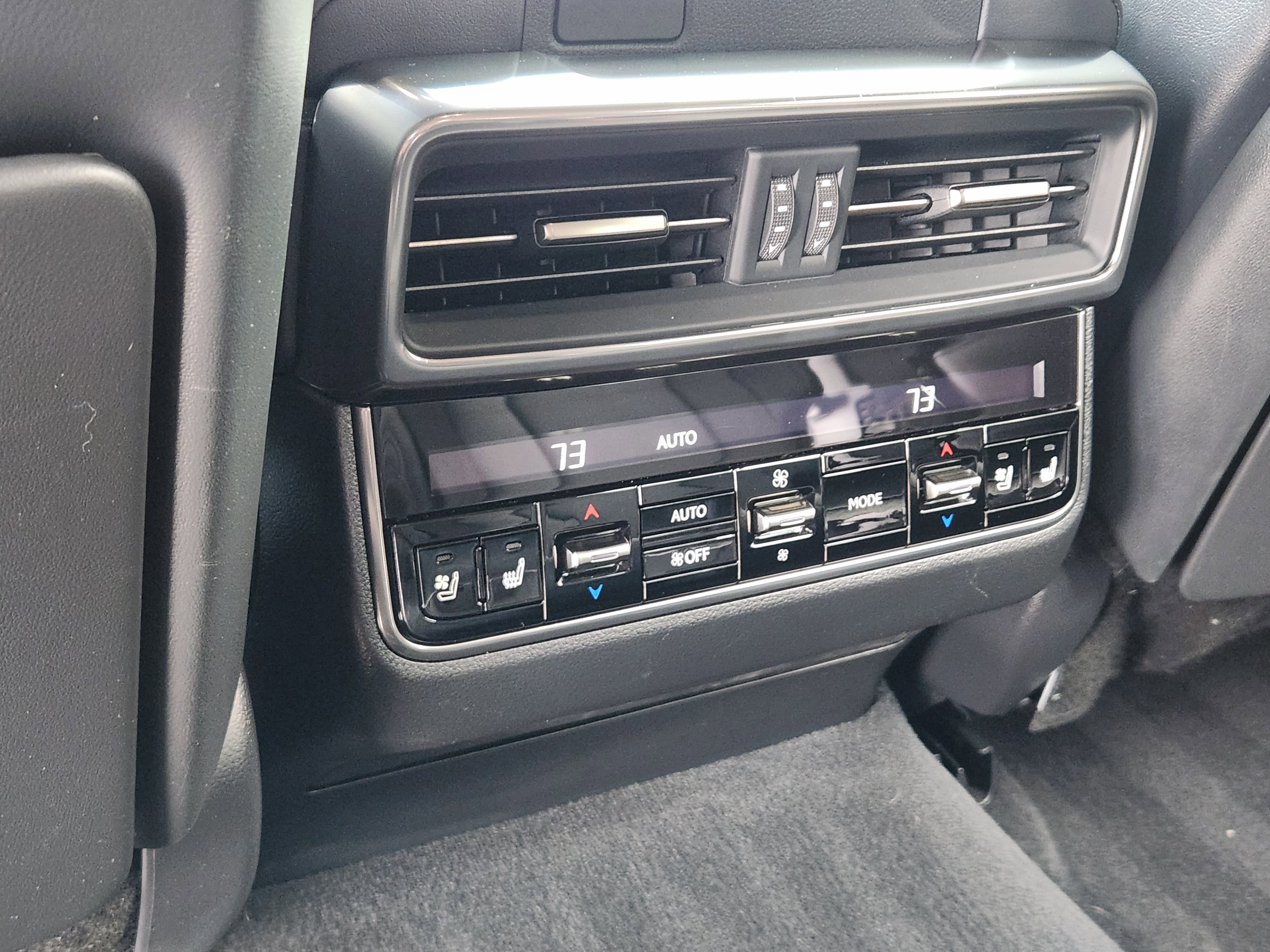 Used 2024 Lexus LX 600 4WD w/ Appearance Package image 27