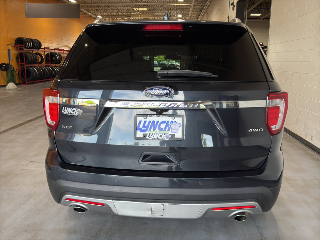 Used 2017 Ford Explorer XLT w/ Equipment Group 202A AWD/4WD image 4