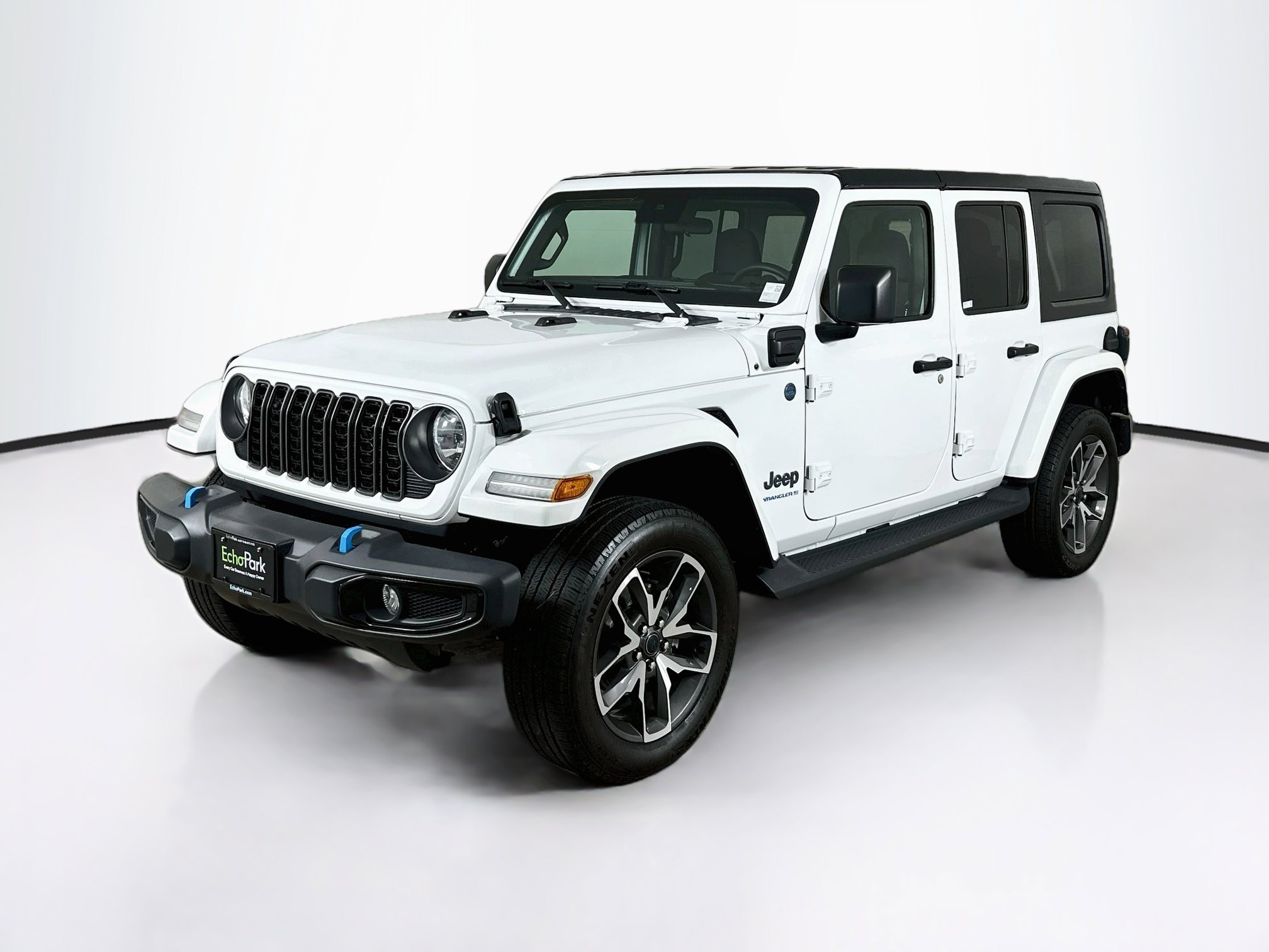 Used 2024 Jeep Wrangler Unlimited w/ Convenience Group AWD/4WD image 3