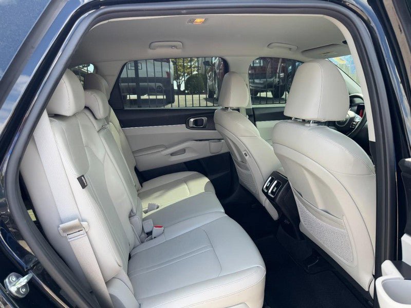Used 2025 Kia Sorento S AWD/4WD image 10