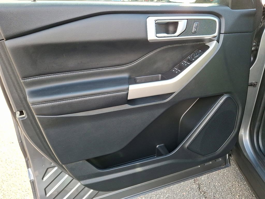 Used 2022 Ford Explorer XLT w/ Equipment Group 202A image 14