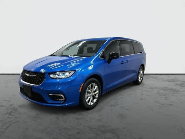 Used 2026 Chrysler Pacifica Limited FWD image 8