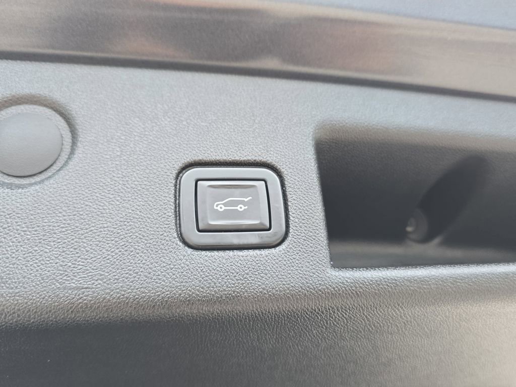 Used 2022 Chevrolet Equinox RS w/ Infotainment Package FWD image 13